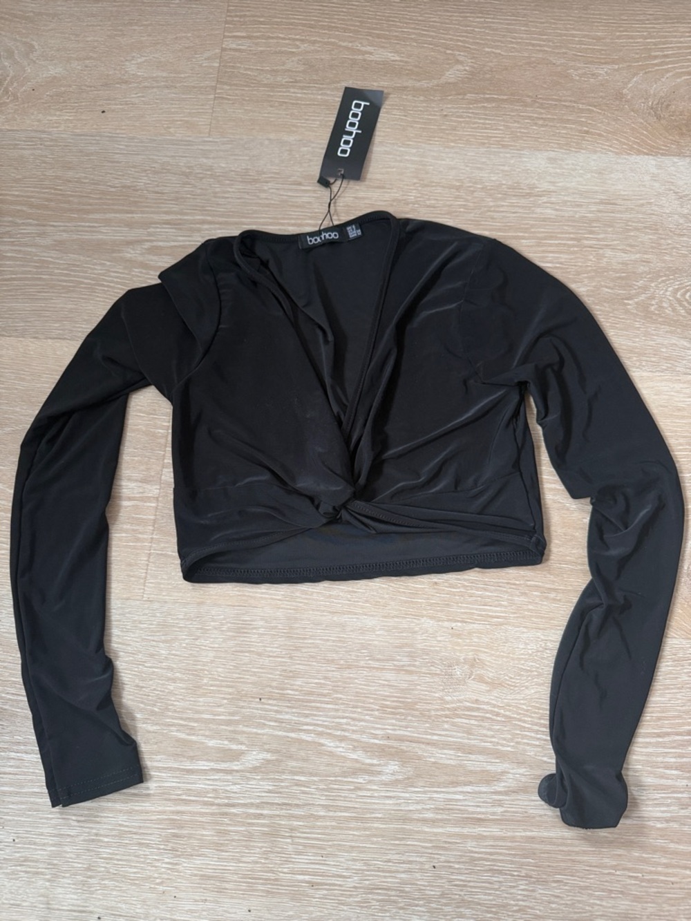 Boohoo Black Twist-Front Long Sleeve Crop Top